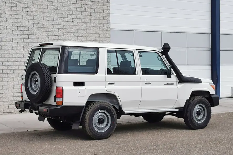 Toyota Land Cruiser HZJ76 4x4 Sports Utility Vehicle (SUV) 5