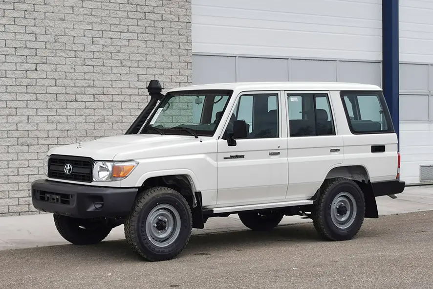 Toyota Land Cruiser HZJ76 4x4 Sports Utility Vehicle (SUV) 7