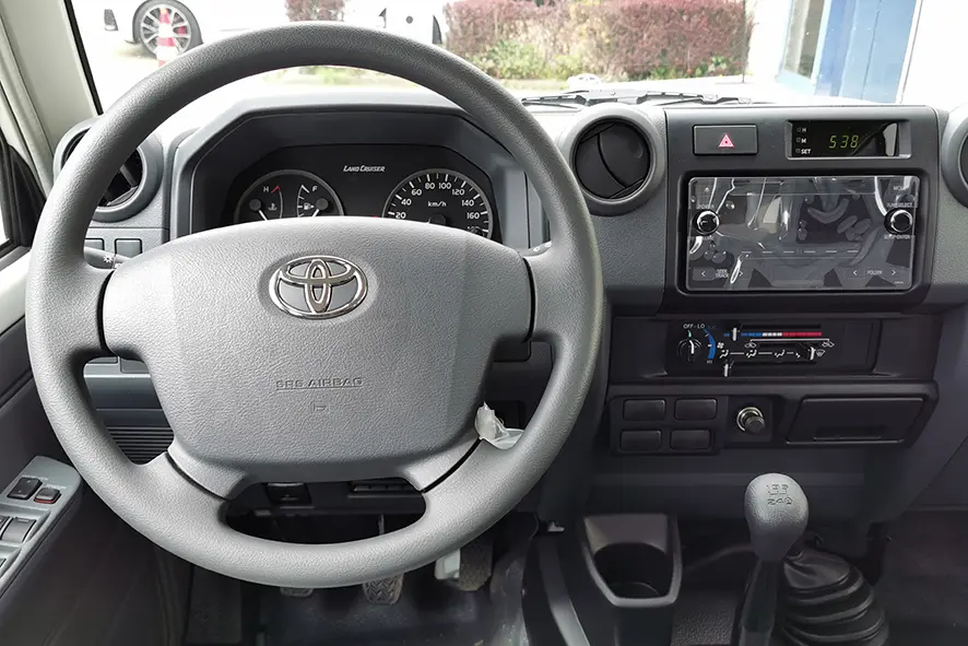 Toyota Land Cruiser HZJ76 SUV (Véhicule Utilitaire Sport) 4x4 8