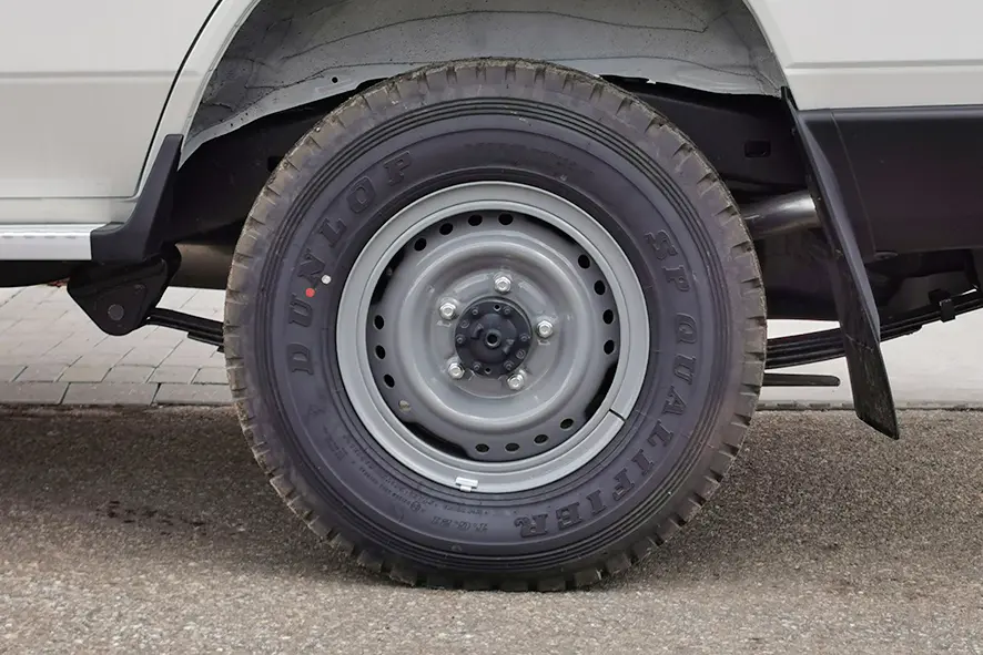 Toyota Land Cruiser HZJ76 4x4 Sports Utility Vehicle (SUV) 13