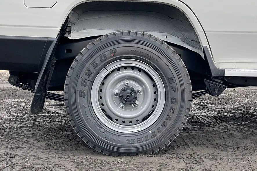 Toyota Land Cruiser HZJ76 4x4 Sports Utility Vehicle (SUV) 15