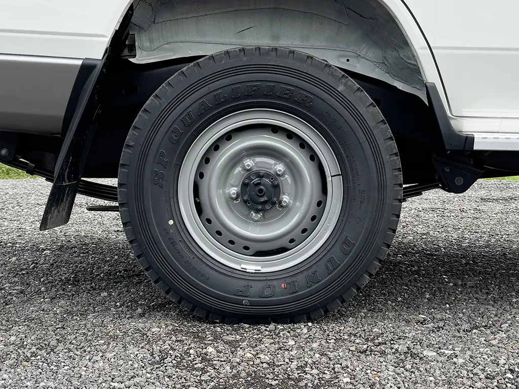 Toyota Land Cruiser HZJ76 4x4 Sports Utility Vehicle (SUV) 15