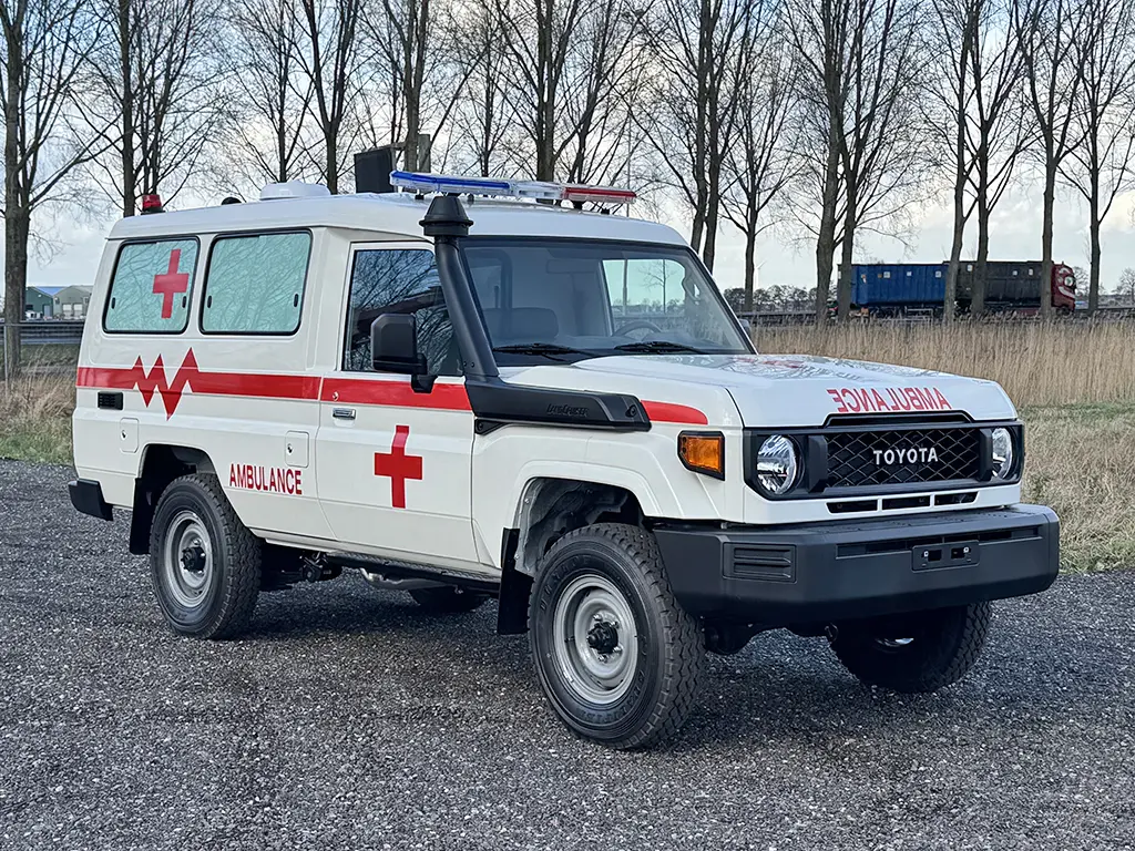 Toyota Land Cruiser HZJ78 4x4 Ambulance 1