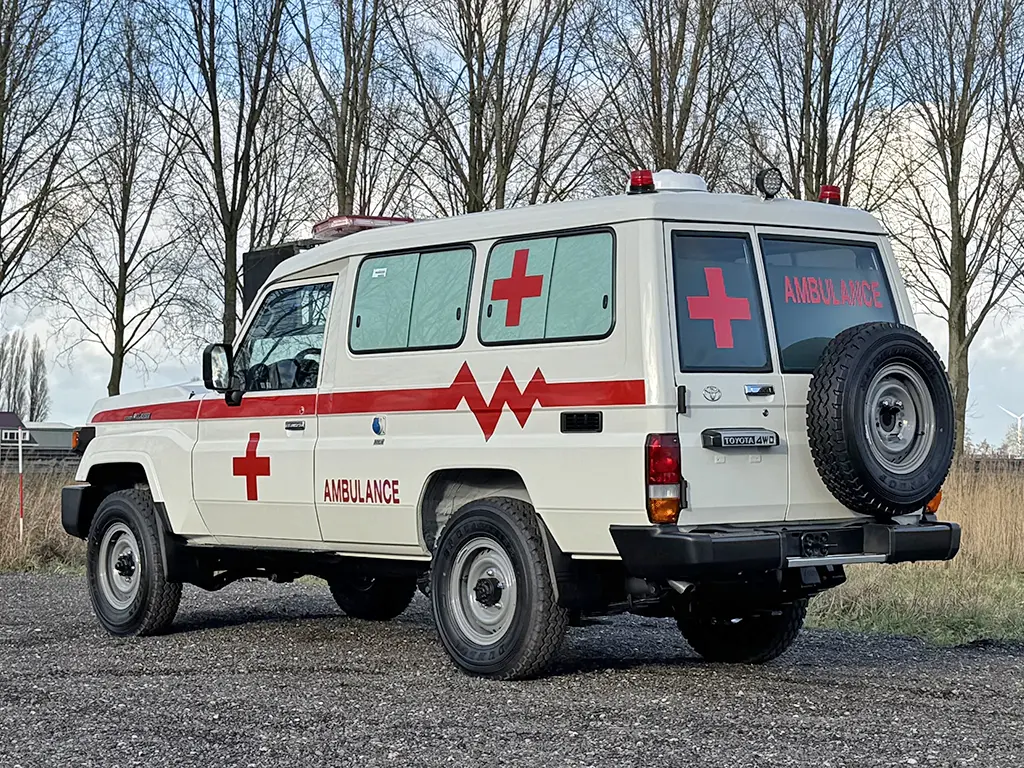 Toyota Land Cruiser HZJ78 4x4 Ambulance 2