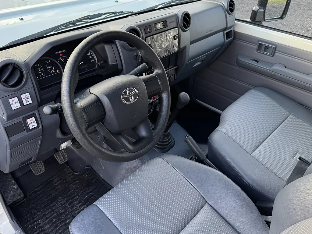 Toyota Land Cruiser HZJ78 4x4 Ambulance 3