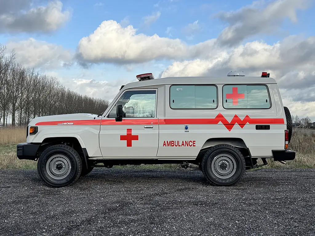 Toyota Land Cruiser HZJ78 4x4 Ambulance 4