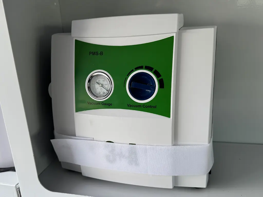 Toyota Land Cruiser HZJ78 4x4 Ambulance 13