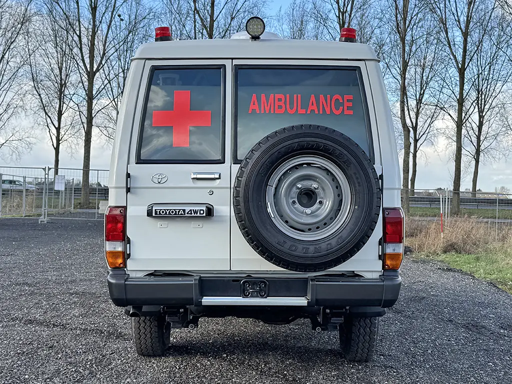 Toyota Land Cruiser HZJ78 4x4 Ambulance 14