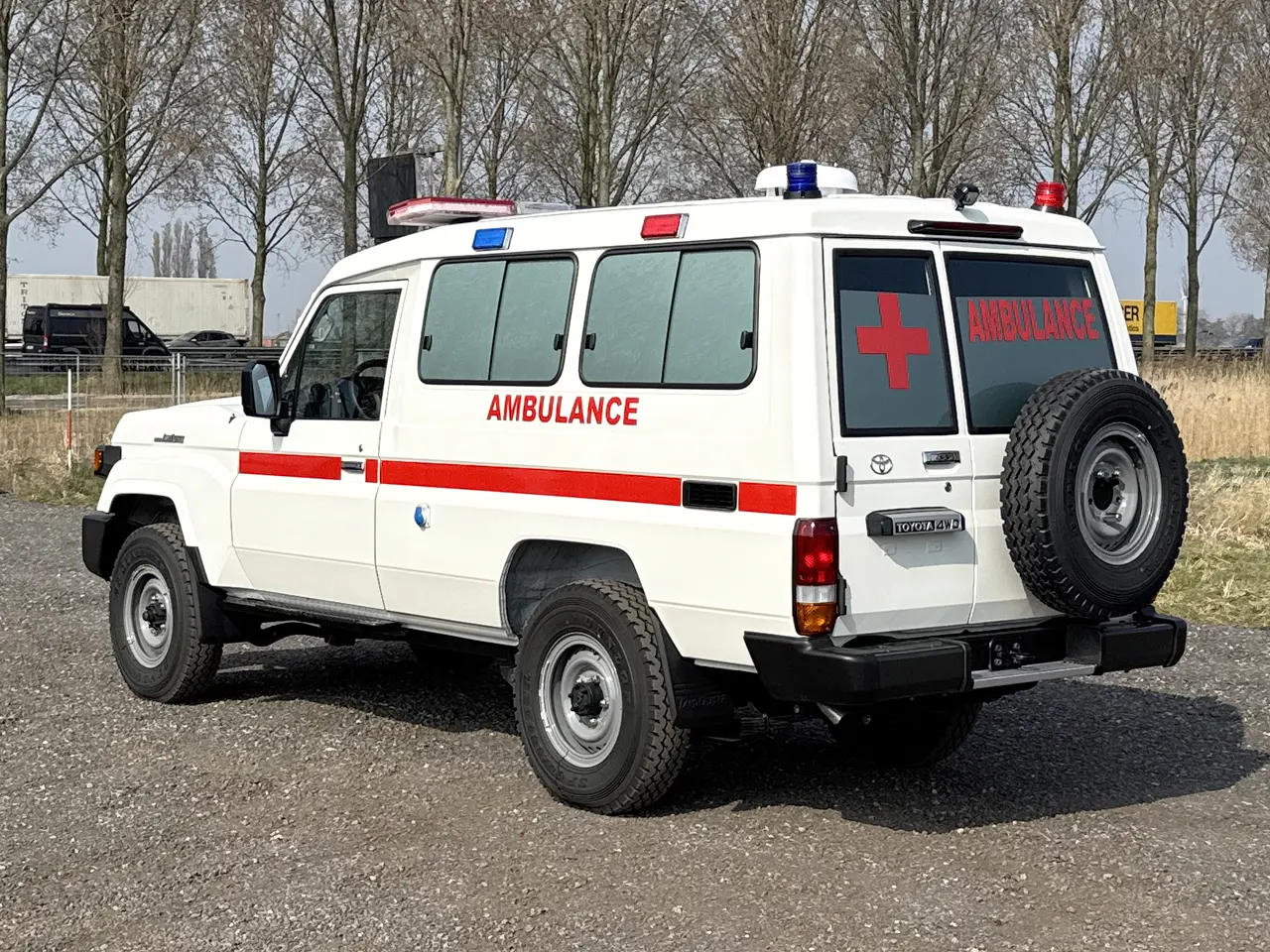 Toyota Land Cruiser HZJ78 4x4 Ambulance 2