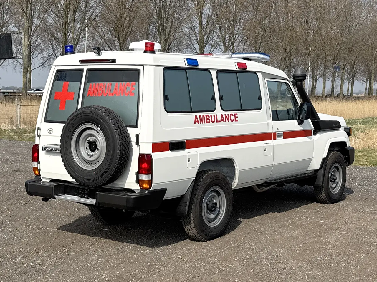 Toyota Land Cruiser HZJ78 4x4 Ambulance 6