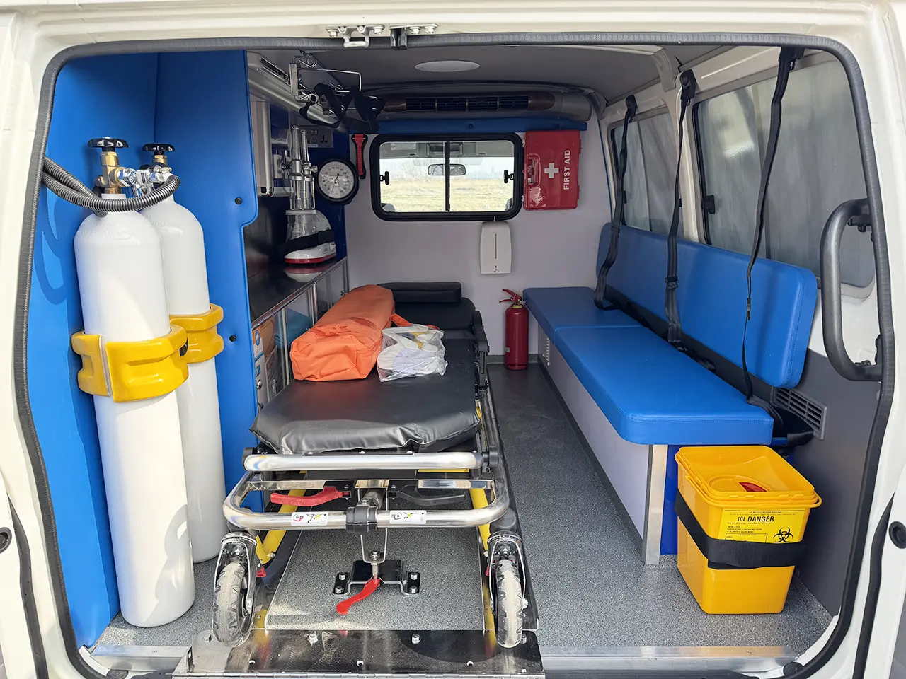 Toyota Land Cruiser HZJ78 4x4 Ambulance 13