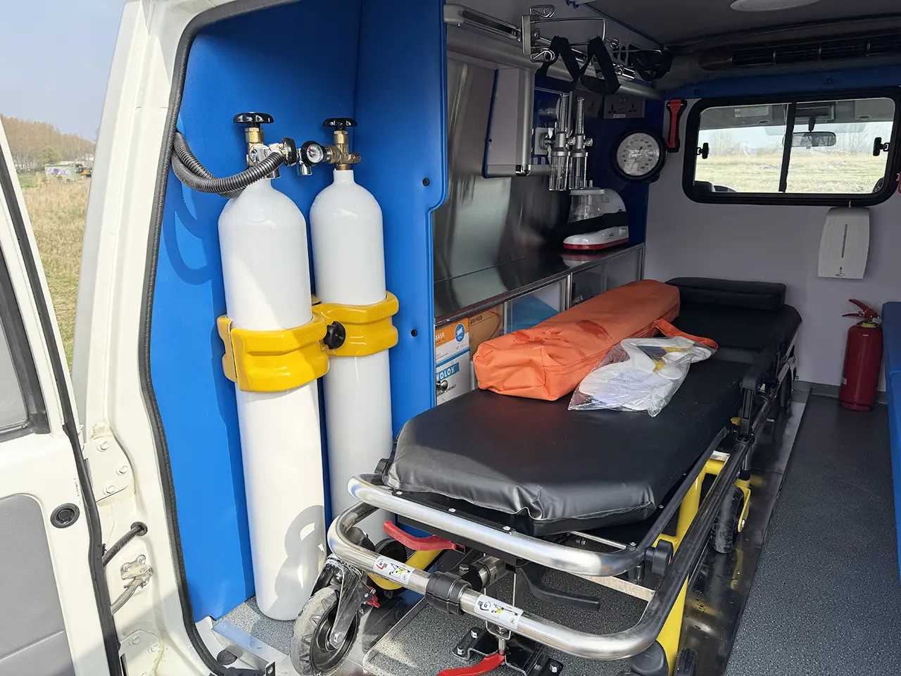 Toyota Land Cruiser HZJ78 4x4 Ambulance 14