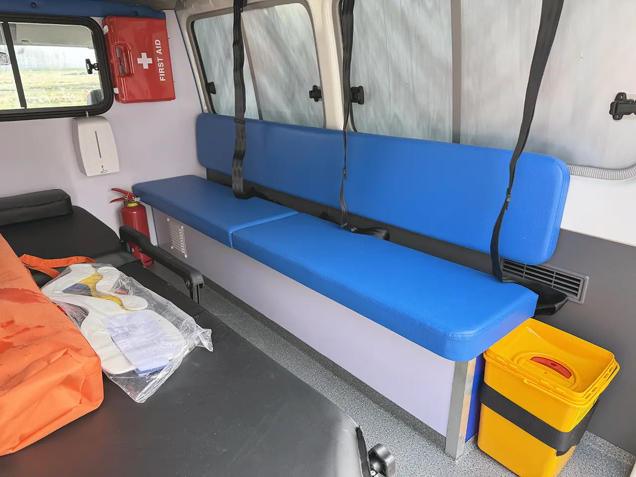 Toyota Land Cruiser HZJ78 4x4 Ambulance 15