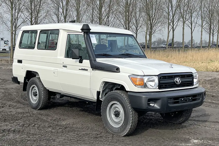 Toyota Land Cruiser HZJ78L 4x4 Hard Top 1