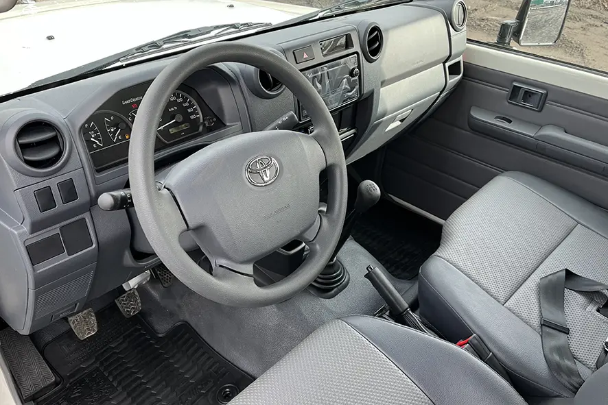 Toyota Land Cruiser HZJ78L 4x4 Hard Top 3