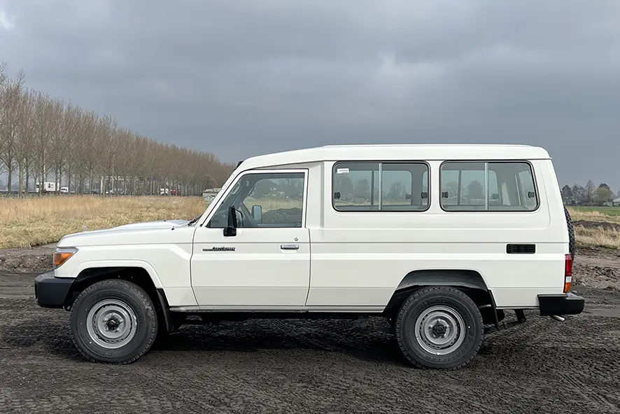 Toyota Land Cruiser HZJ78L 4x4 Hard Top 4