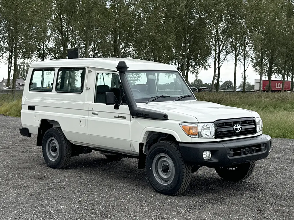 Toyota Land Cruiser HZJ78L 4x4 Hard Top 1