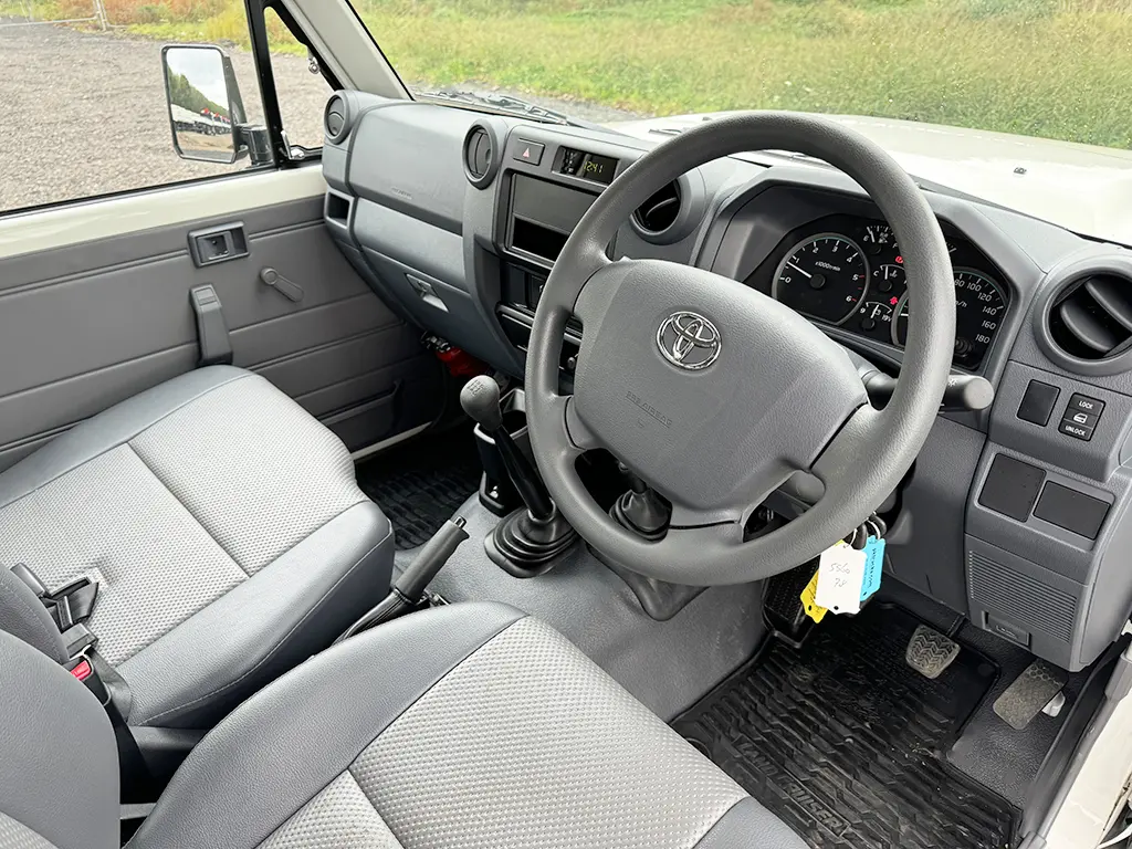Toyota Land Cruiser HZJ78L 4x4 Hard Top 3