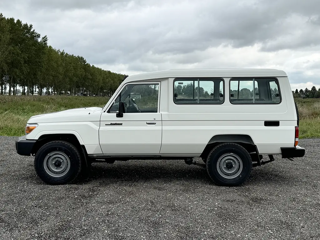 Toyota Land Cruiser HZJ78L 4x4 Hard Top 4
