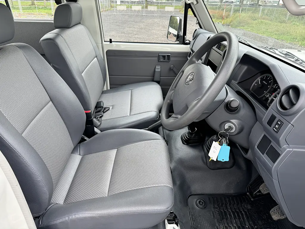 Toyota Land Cruiser HZJ78L 4x4 Hard Top 8