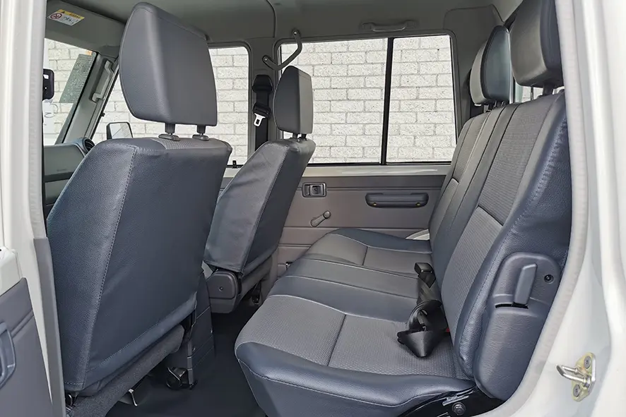 Toyota Land Cruiser HZJ79 4x4 Double Cab Pick-up 10