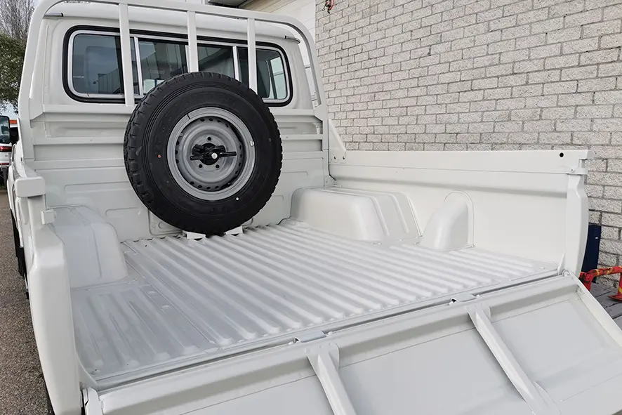 Toyota Land Cruiser HZJ79 4x4 Double Cab Pick-up 11