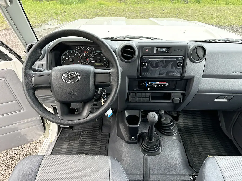 Toyota Land Cruiser HZJ79 4x4 Double Cab Pick-up 10