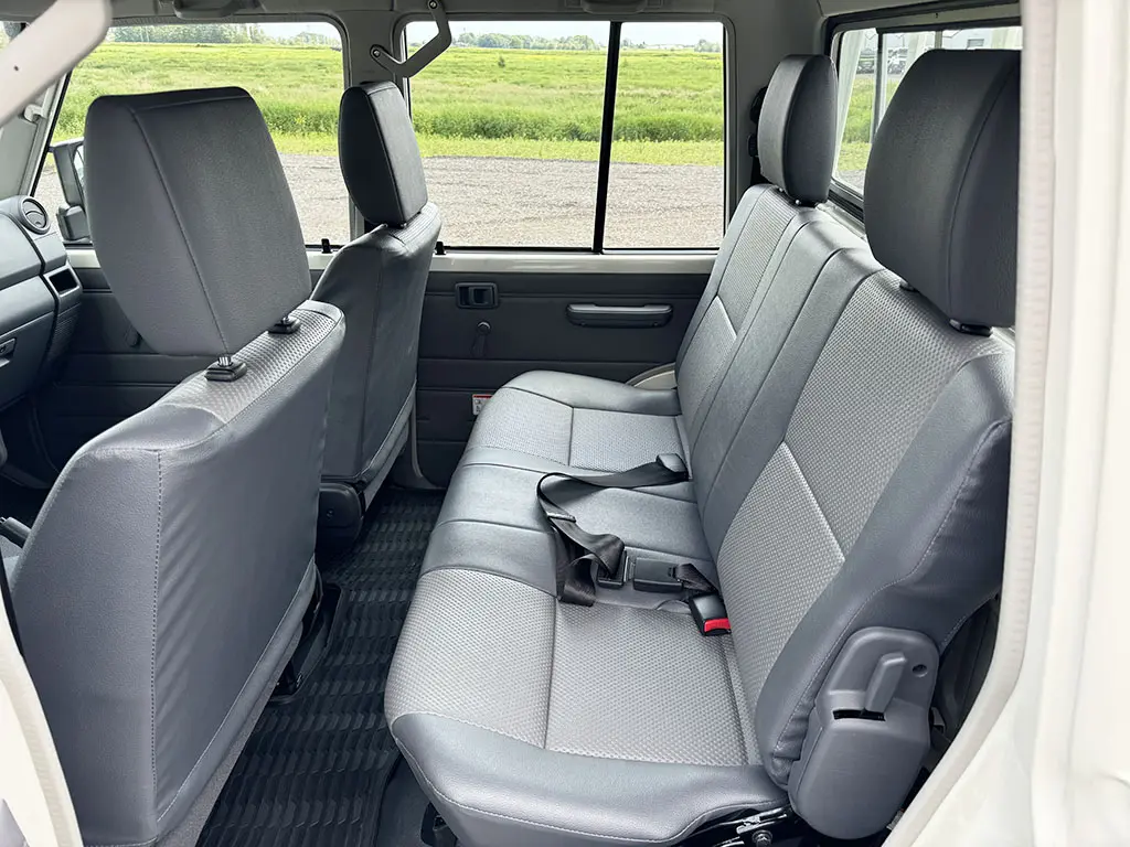 Toyota Land Cruiser HZJ79 4x4 Double Cab Pick-up 11