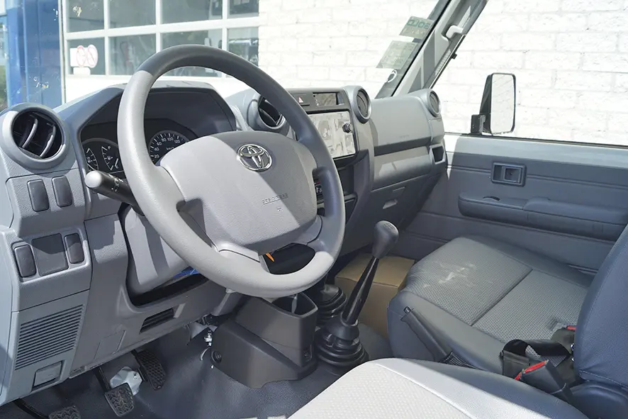 Toyota Land Cruiser HZJ79 4x4 Single Cab Pick-up 3