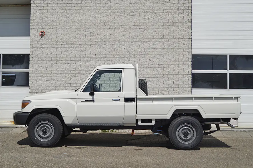 Toyota Land Cruiser HZJ79 4x4 Single Cab Pick-up 4