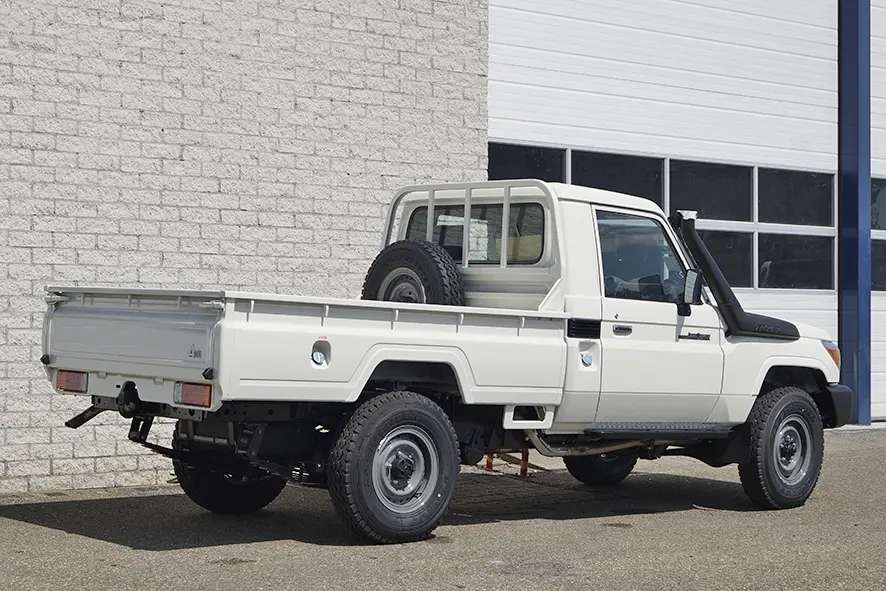 Toyota Land Cruiser HZJ79 4x4 Single Cab Pick-up 5