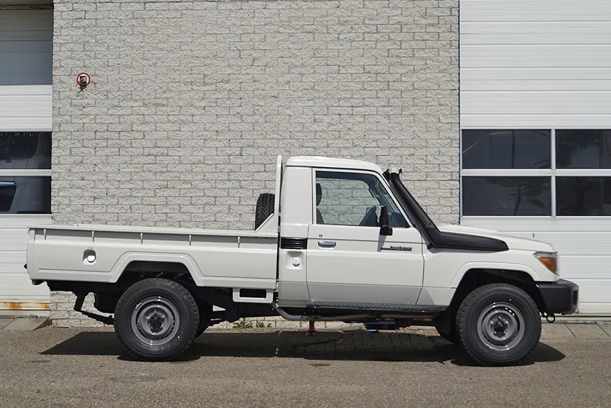 Toyota Land Cruiser HZJ79 4x4 Single Cab Pick-up 6