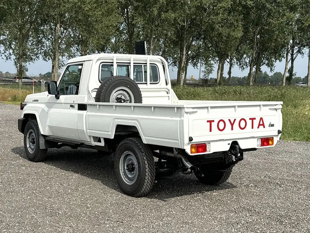 Toyota Land Cruiser HZJ79 4x4 Single Cab Pick-up