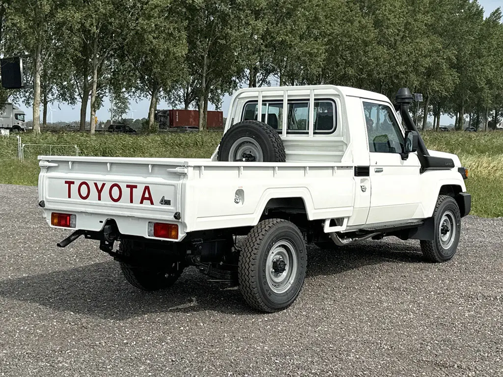 Toyota Land Cruiser HZJ79 4x4 Single Cab Pick-up 5