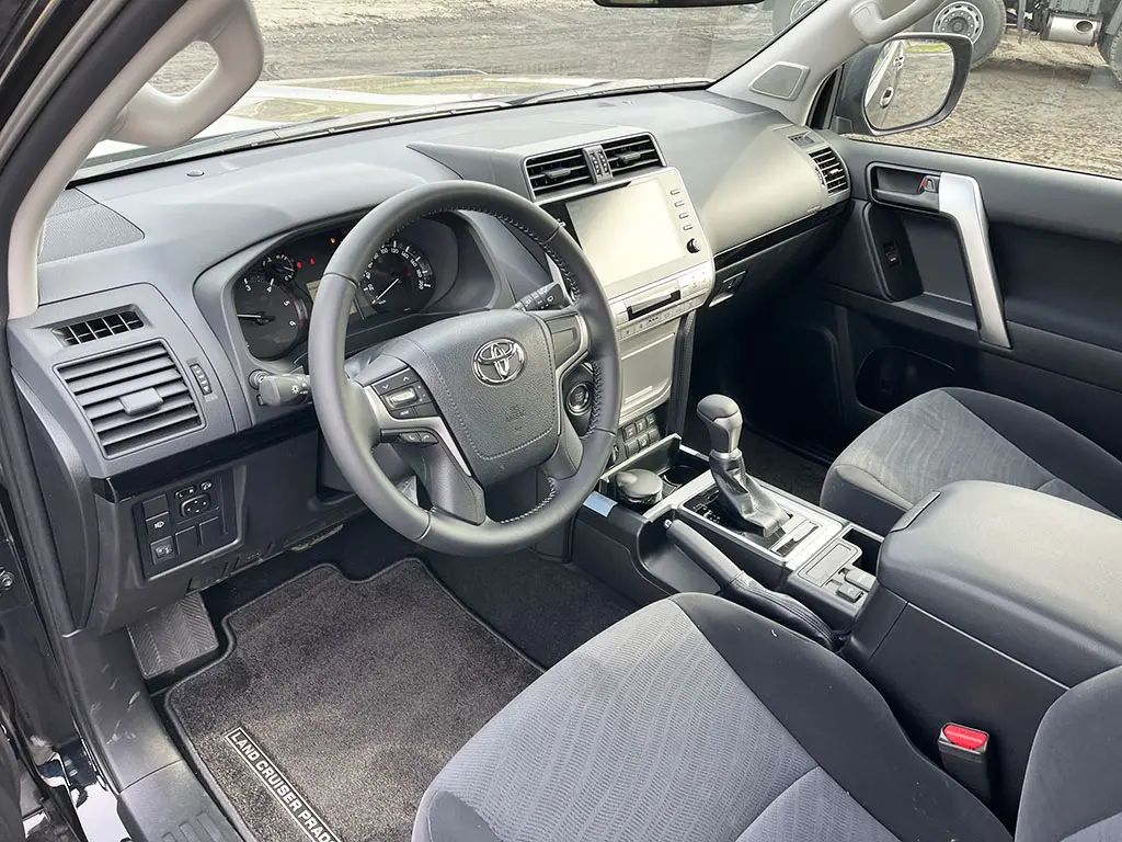 Toyota Prado TXL AT SUV (Véhicule Utilitaire Sport) 4x4 3