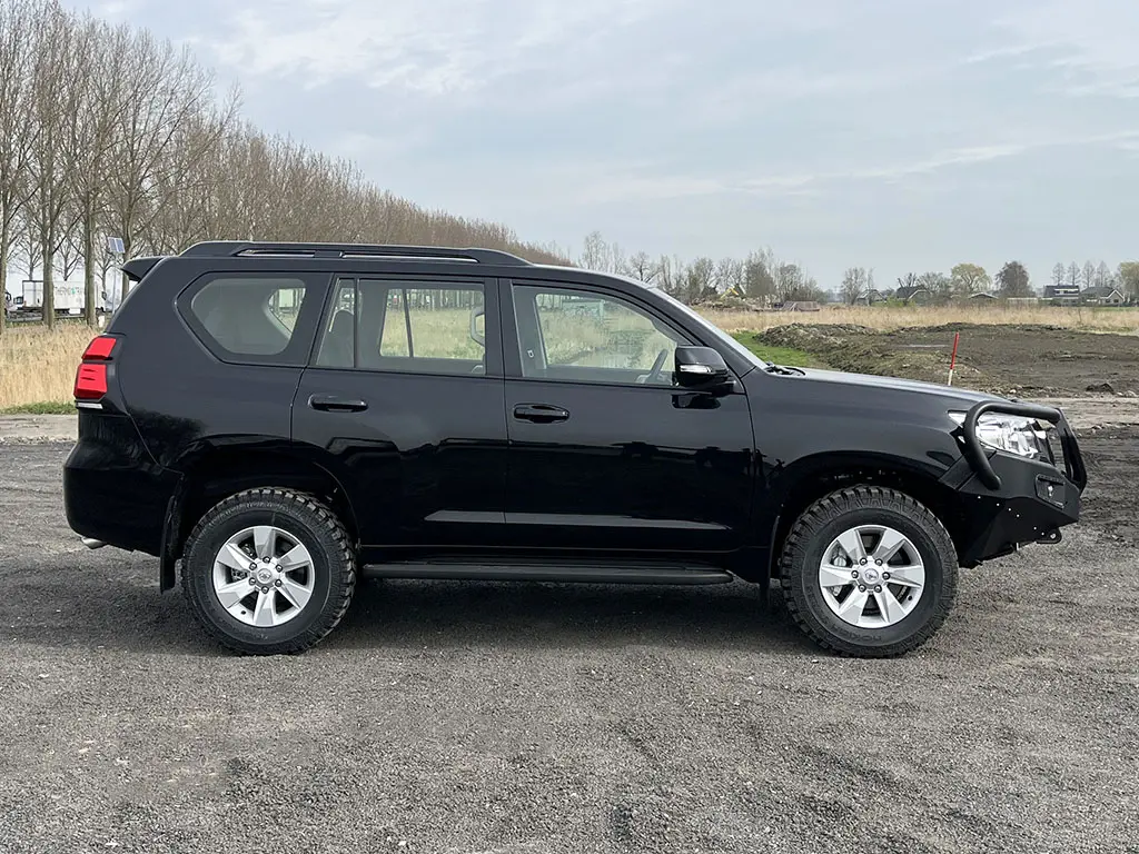 Toyota Prado TXL AT 4x4 Sports Utility Vehicle (SUV) 6