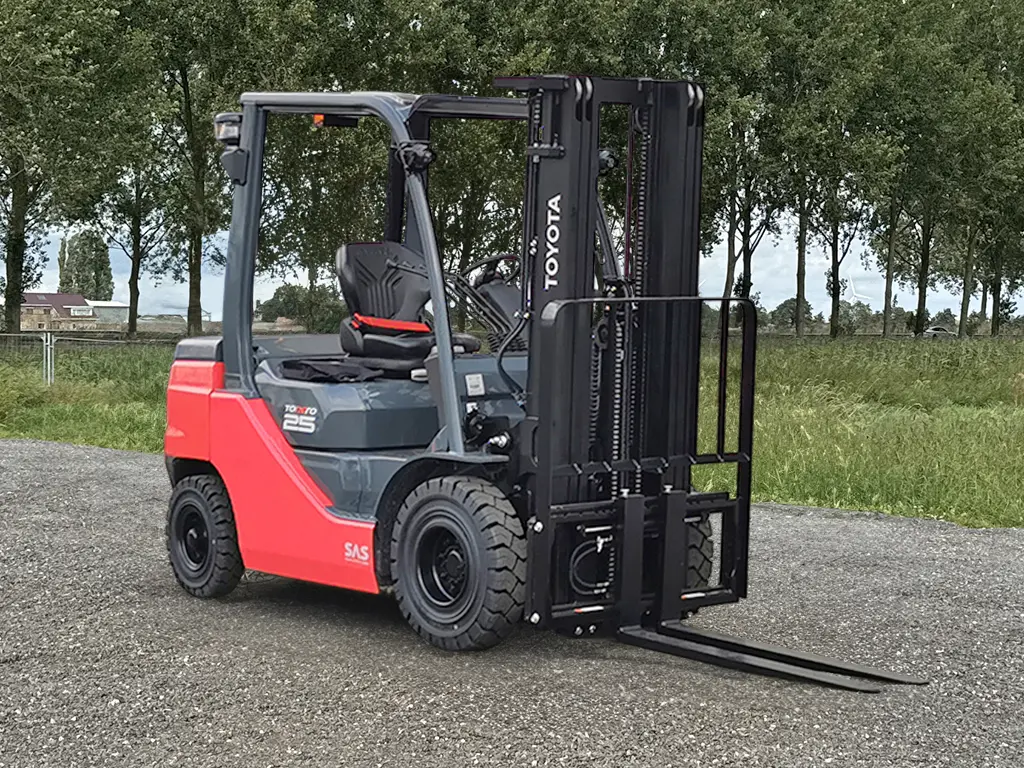 Toyota Tonero 52-8FDF25 Forklift 4x2
