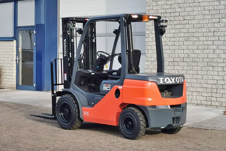 Toyota Tonero 52-8FDF30 4x2 Forklift