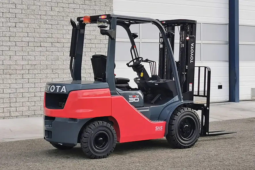Toyota Tonero 52-8FDF30 4x2 Forklift 5