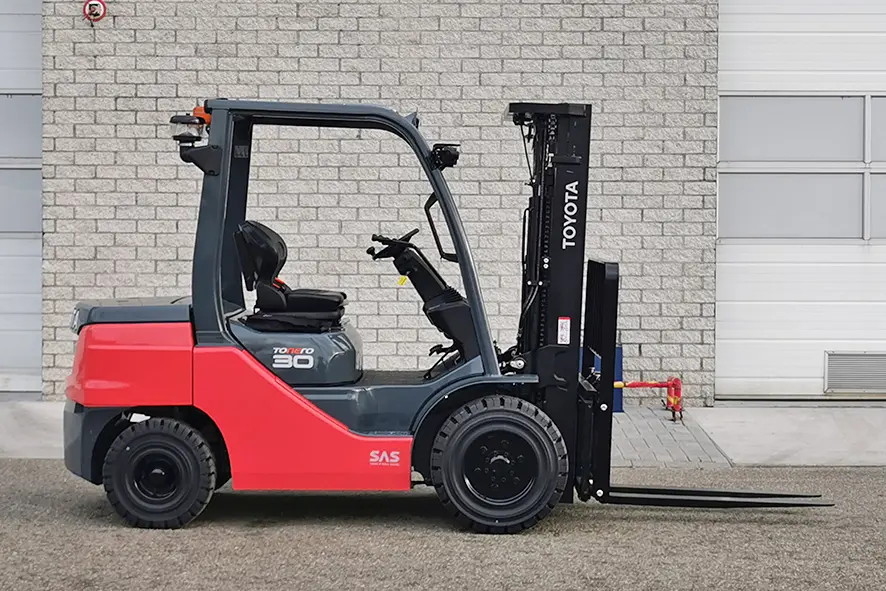 Toyota Tonero 52-8FDF30 4x2 Forklift 6