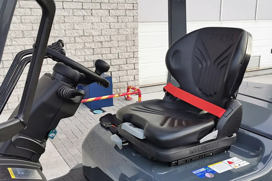 Toyota Tonero 52-8FDF30 4x2 Forklift 8