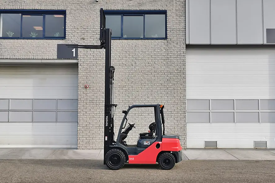 Toyota Tonero 52-8FDF30 4x2 Forklift 11