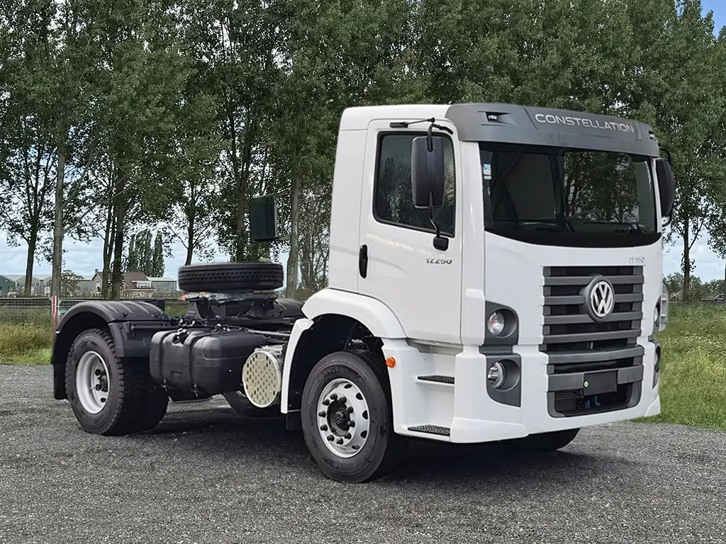 Volkswagen Constellation 17.250 BB SA 4x2 Tractor Head