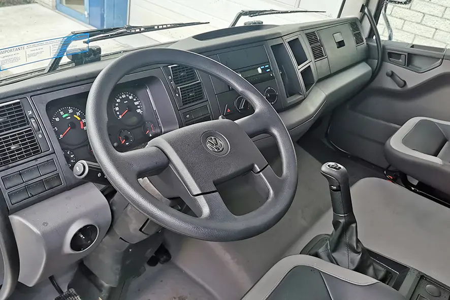 Volkswagen Constellation 17.250 BB SA 4x2 Tractor Head