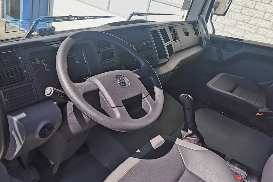 Volkswagen Constellation 19.320 BB SA 4x2 Tractor Head