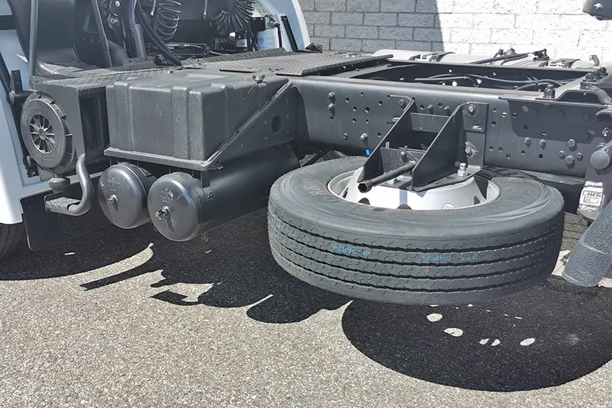 Volkswagen Constellation 19.320 BB SA 4x2 Tractor Head 12