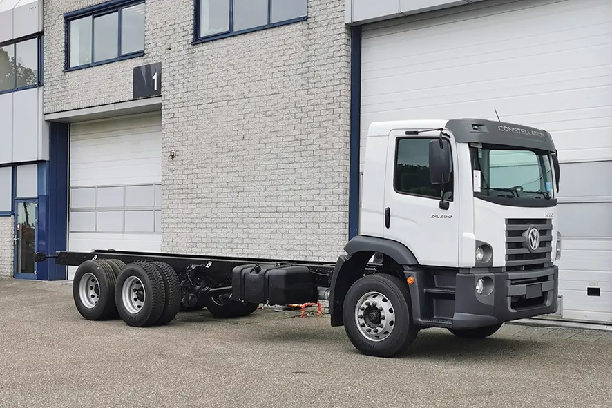 Volkswagen Constellation 24.250 BB CH 6x2 Chassis Cabin 1