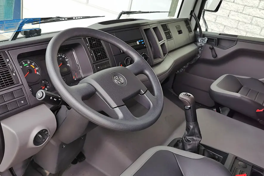 Volkswagen Constellation 24.250 BB CH 6x2 Chassis Cabin