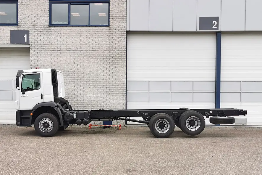Volkswagen Constellation 24.250 BB CH 6x2 Chassis Cabin 4