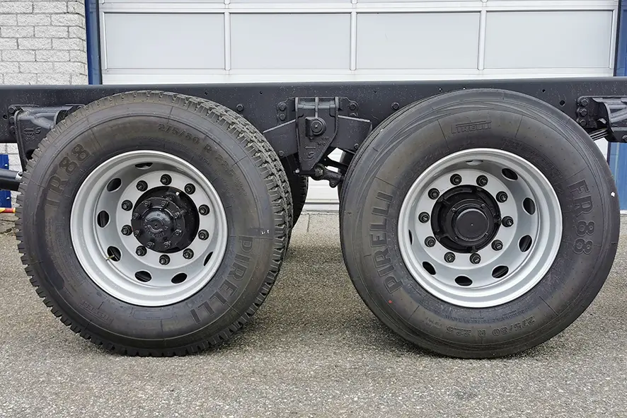 Volkswagen Constellation 24.250 BB CH 6x2 Chassis Cabin 12